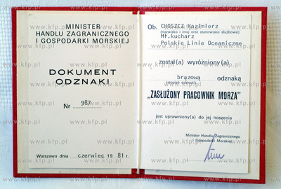 Dokument odznaki " zasluzony pracownik morza " przyznanej...
