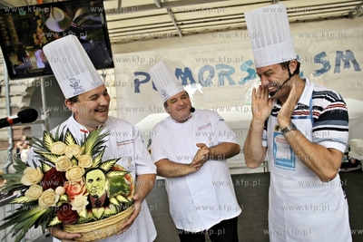 Gdansk, Dlugi Targ. Pomorskie smaki to pokazy przyrzadania...