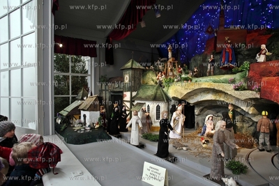 Ruchoma szopka bozonarodzeniowa w kosciele sw. Trojcy...