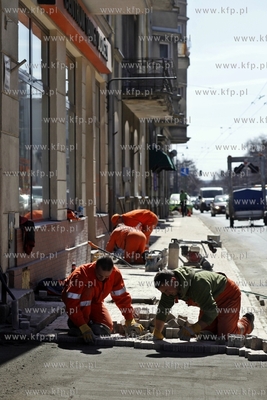 Sopot. Rewitalizacja Al.Niepodleglosci. Wymiana nawierzchni...