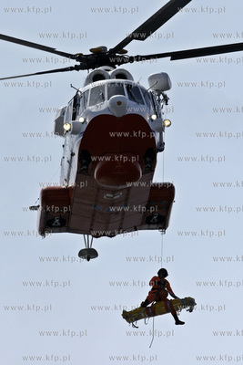 Gdynia. Swieto Morza. Pokaz dzialan antyterrorystycznych...