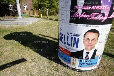 Plakat wyborczy Jaroslawa Sellina z Prawa i Sprawiedliwosci...