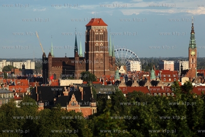 Gdansk widziany z Gory Gradowej. Nz. Kosciol Mariacki,...