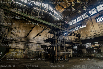 Kuźnia w Stoczni Cesarskiej w Gdańsku z młotem kuźniczym...