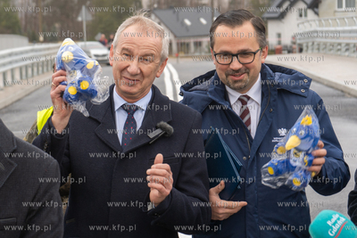 Oficjalne otwarcie wiaduktu w Niestępowie, który...