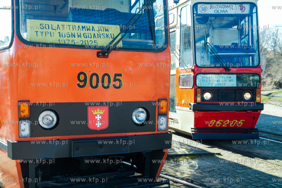 Pętla tramwajowa Oliwa. Festyn 50 lat tramwajów 105N...