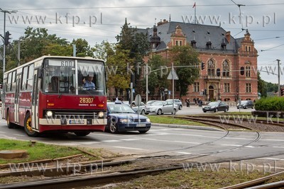 Gdańsk Hucisko. Zabytkowy autobus Ikarus 260 na sezonowej...