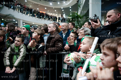 Gdansk. Galeria Przymorze. Prezentacja I druzyny Lechii...