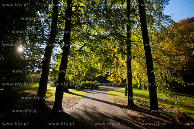 Gdansk. Sloneczne jesienne popoludnie w Parku Orunskim.
17.10.2012
fot....