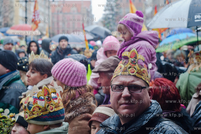 Gdansk. Orszak Trzech Kroli na ulicach Glownego Miasta....