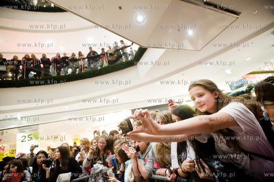Gdansk. Galeria Baltycka. Spotkanie z Dawidem Kwiatkowskim.
28.11.2013
fot....