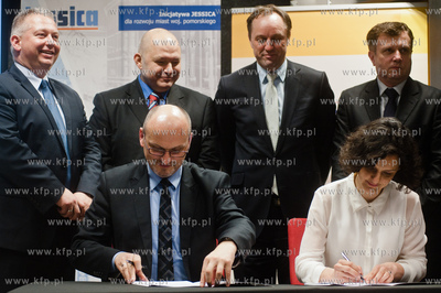 Hala Ergo Arena. Uroczystosc podpisania umowy pozyczki...