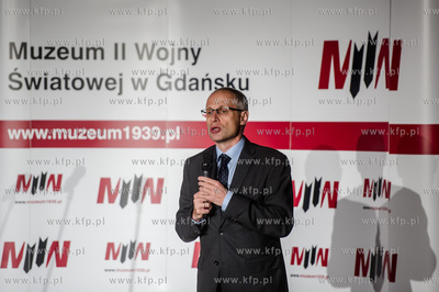 Gdansk. Byly zbiornik gazowy na terenie Polskiej Spolki...