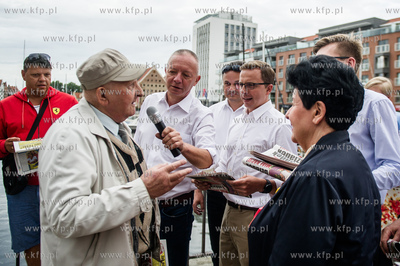 Gdansk. Szafarnia. Lato z SLD. Przedstawiciele Sojuszu...