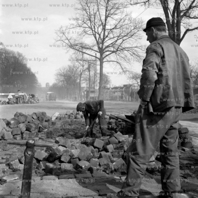 Roboty drogowe na ulicy Jedności Robotniczej, dzisiejszym...