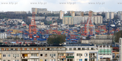 Panorama Gdyni. Nz. Terminal Kontenerowy i dzielnica...