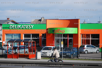 Delikatesy "Albo" w Rumi gdzie odnaleziono porzucona...