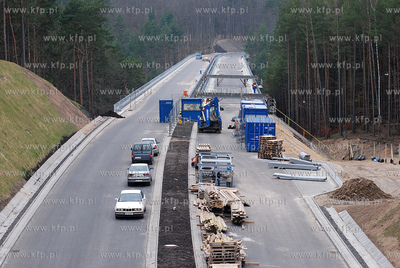 Gdynia. Dobiegaj1 konca prace przy budowie ostatniego...