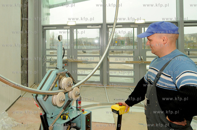 Trwaja prace wykonczeniowe Hali Sportowo - Widowiskowej...