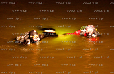 Szczecin. Okolo godz 00.20 samochod osobowy marki BMW...