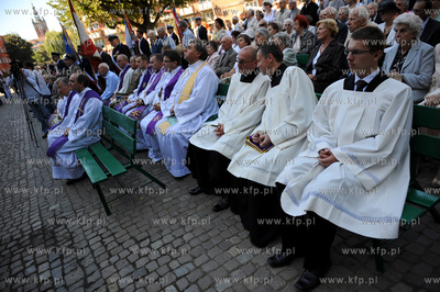Gdansk. Msza Swieta na placu Obroncow Poczty Polskiej...