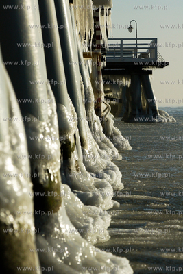 Mrozny poranek w Gdyni Orlowie. Nz. zamarzniete orlowskie...