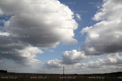 Chmury nad Polwyspem Helskim. 16.04.2010 fot. Jerzy...