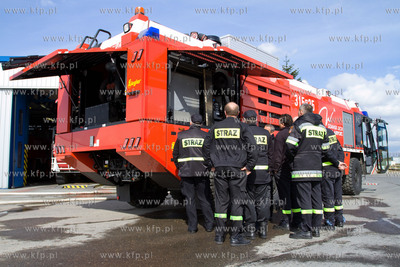 Gdansk, Rebiechowo. Nz. Szkolenie sie Lotniskowej Strazy...