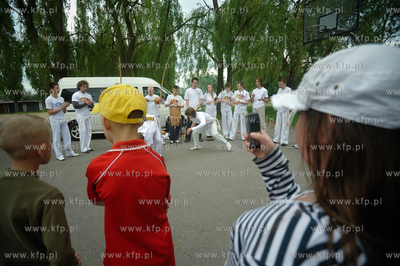 Dzielnica - stolica - Streetwaves. Akcja miejska wyprowadzajaca...