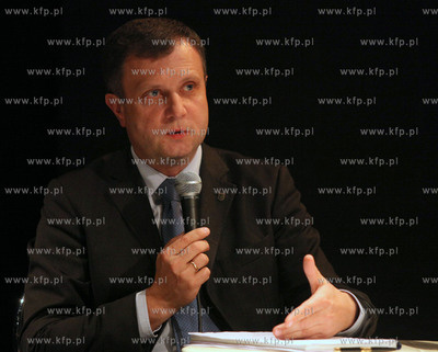 Teatr Atelier w Sopocie. Debata kandydatow na urzad...