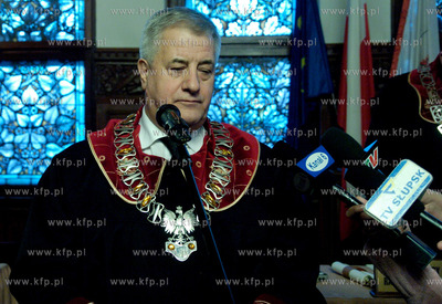 Slupsk

Maciej Kobylinski zlozyl uroczuste slubowanie...