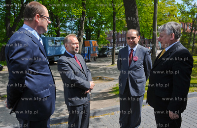 Pomnik Trzech Krzyzy na Placu Solidarnosci w Gdansku.....