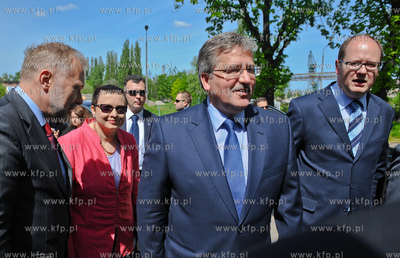 Pomnik Trzech Krzyzy na Placu Solidarnosci w Gdansku.....
