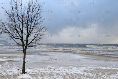 Sopot. Wichura i sniezyca w Sopocie. 05.01.2017 fot....