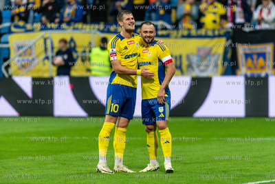 I liga. Arka Gdynia - Kotwica Kołobrzeg n/z Karol...