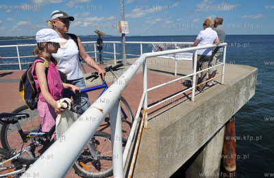 Sobota na molo w Gdansku Brzeznie. Pani Ania z corka...