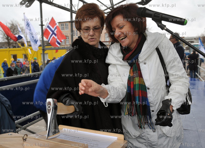 Danuta Walesowa zostala matka chrzestna promu fiordowego...