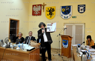 Sesja Rady Miejskiej w Zukowie. Maciej Kosycarz przekazał...