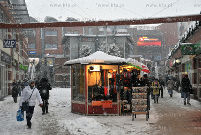 Gdansk zima. Pasaz handlowy City Forum. na Podwalu...