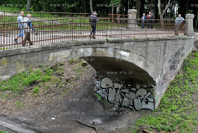 Dawny wiadukt trasy kolejowej Gdansk - Kokoszki nazywany...