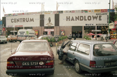 Centrum handlowe "Sukces" przy ulicy Partyzantow w...