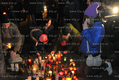 Pokojowa manifestacja przed konsulatem Ukrainy na ul....