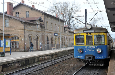 Wejherowo. Dwozec kolejowy PKP. Pociag elektryczny...