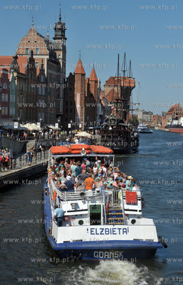 Gdansk. Statek wycieczkowy Elzbieta bialej floty Zeglugi...