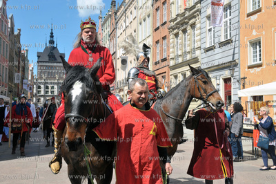 Gdansk. Swieto Miasta. Parada i inscenizacja  na ul....