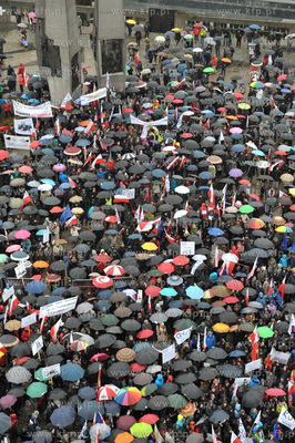 Manifestacja w obronie demokracji zorganizowana na...