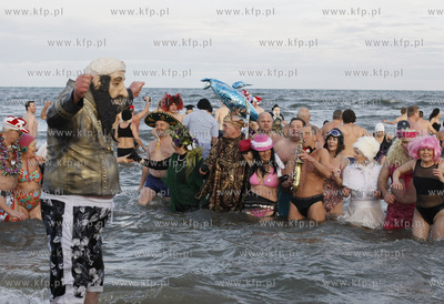 Gdansk Jelitkowo. Morsy witaja Nowy Rok kapiela w morzu.
01.01.2010
fot....