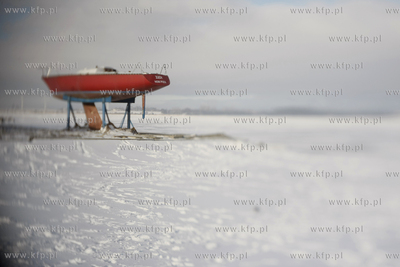 Puck. Zamarznieta Zatoka Pucka. 14.01.2010 fot. Krzysztof...