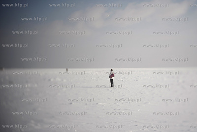 Sopot. Zamarznieta Zatoka Gdanska.
23.02.2011
fot....