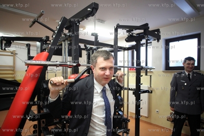 Przekazanie atlasu do cwiczen dla sopockiej policji....